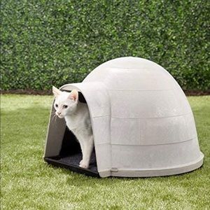SOLD!! NWOT Igloo for cat or Small dog